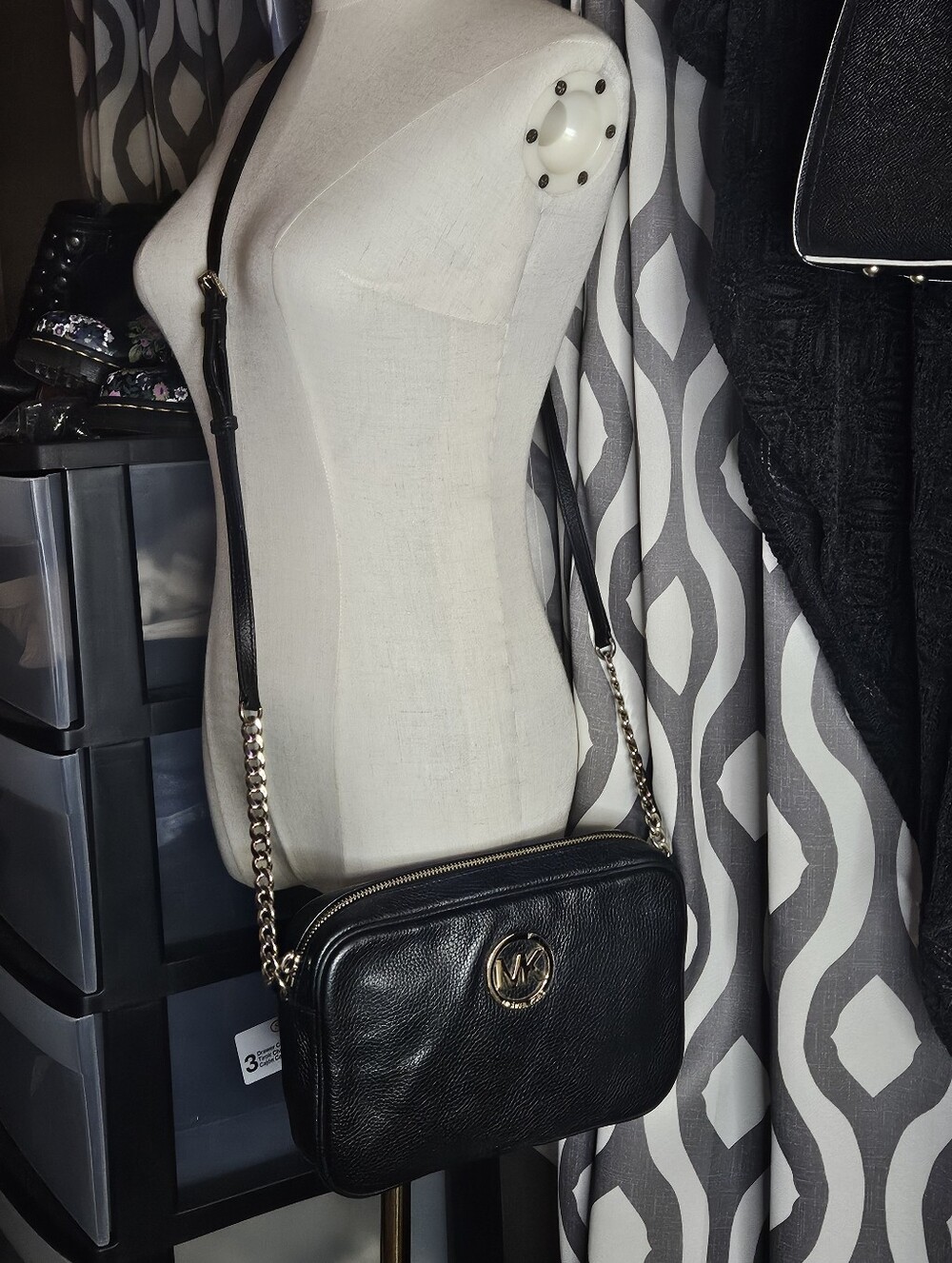 Michael Kors Fulton Large Black Pebbled Leather Crossbody Bag - Picture 6 of 9